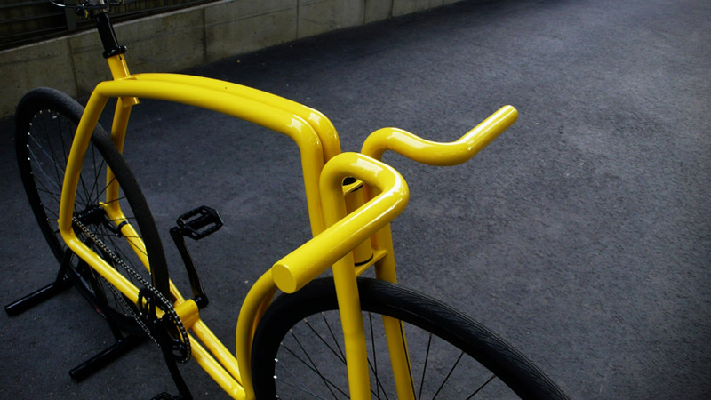 Illustration for article titled This Fixie Uses Two Frames to Make One Bike